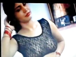 Huge Titted Թխահեր MILF խաղալ իր Kitty